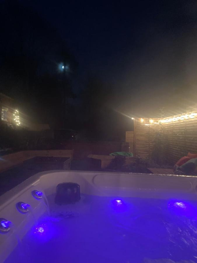 워밍엄 Fantastic Location, Annexe With Hot Tub 빌라 외부 사진