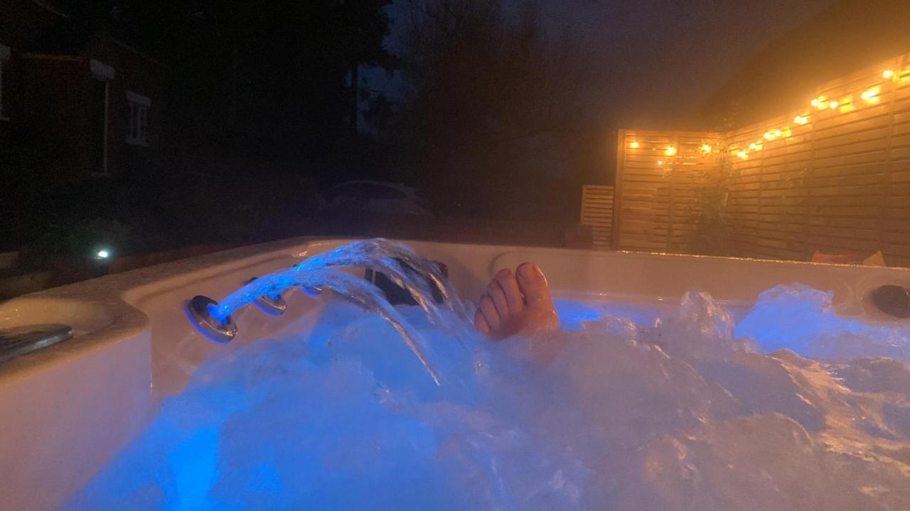 워밍엄 Fantastic Location, Annexe With Hot Tub 빌라 외부 사진